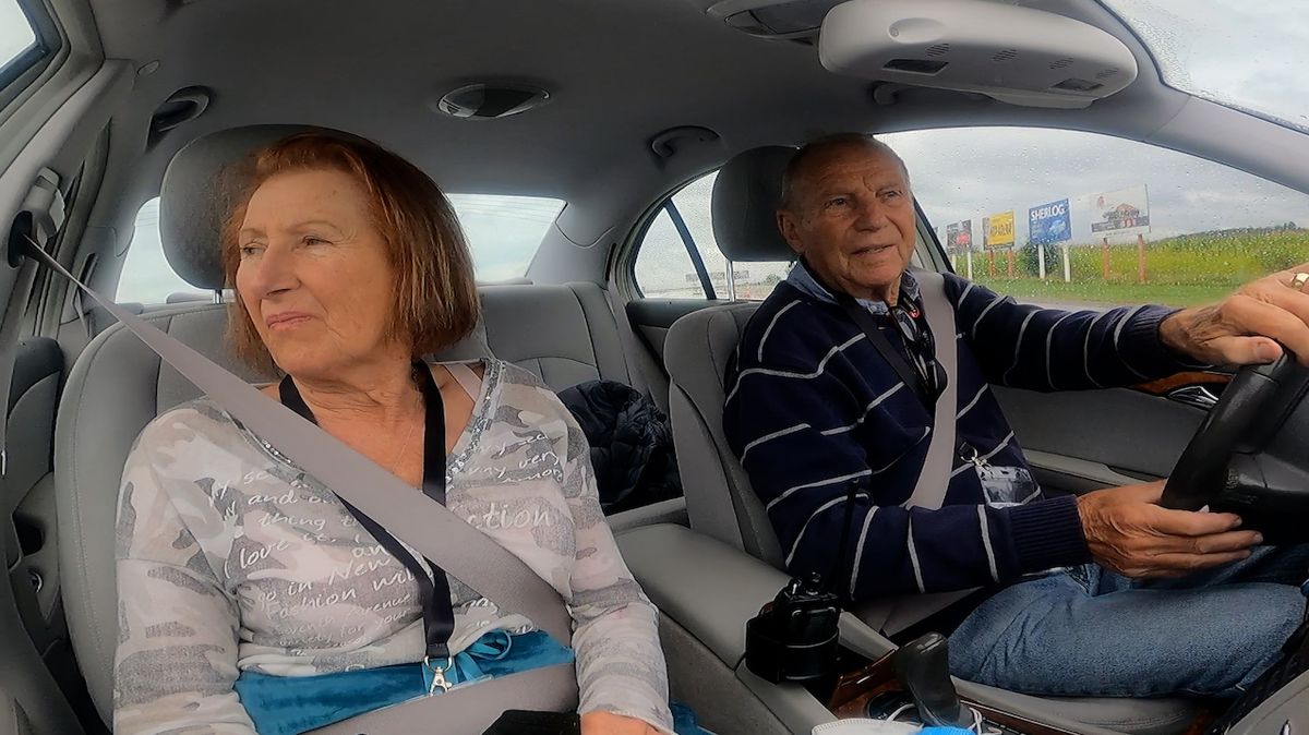 Smyk i krizové brzdění: Kurz učí seniory zvládat za volantem náročné situace